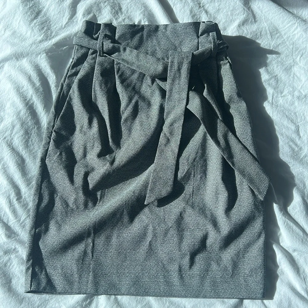 Black and white H&M skirt - size 2 - Picture 1 of 3